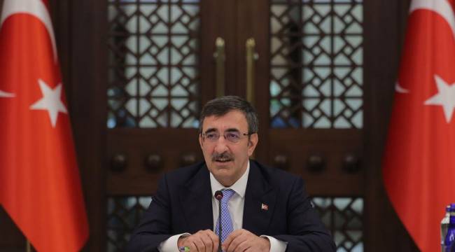 İktidar '500 dolar' sözünden geri adım attı: 'Asgari ücrette TL konuşmak durumundayız'