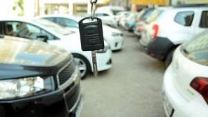 İzmir'de trafiğe kayıtlı araç sayısı 2025 yılı itibarıyla 2 milyon 98 bin 244 oldu