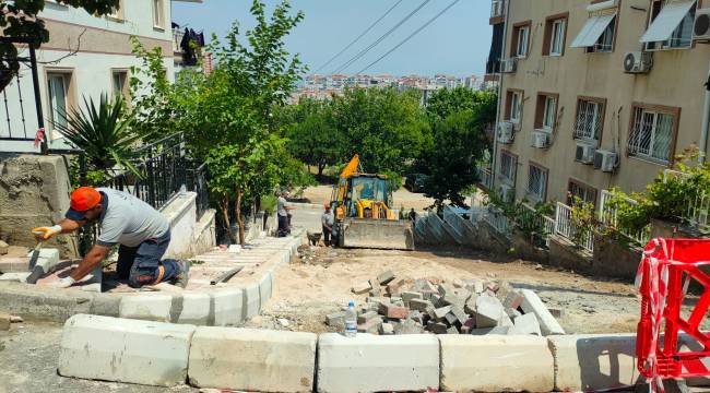 Karabağlar'da kaldırımlar yenileniyor