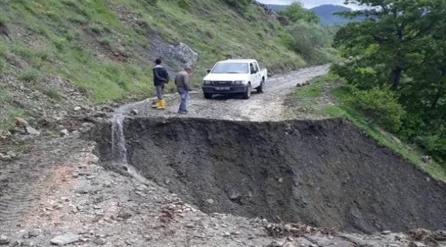 Kastamonu'da şiddetli yağış nedeniyle grup yolu çöktü