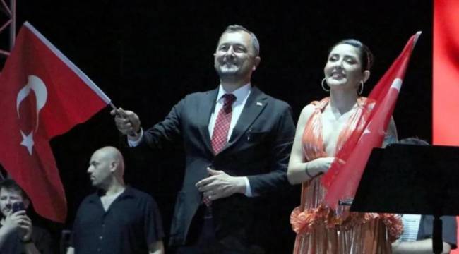 Melek Mosso konseri nedeniyle hedef gösterilen AKP&#039;li belediye başkanı istifa etti