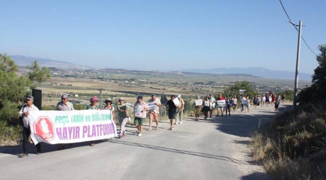 Akbelen için Foça'da insan zinciri