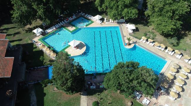 EFES SELÇUK’TA MİLLİ TAKIM ANTRENÖRLERİNDEN YÜZME KURSU