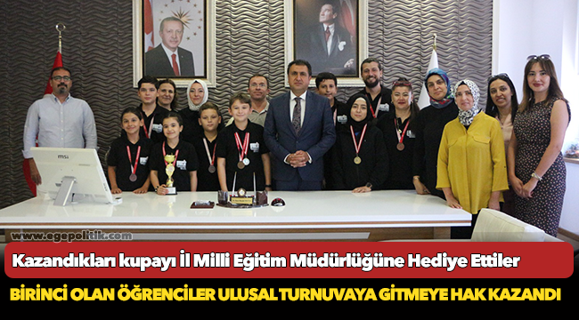 Kazandıkları kupayı İl Milli Eğitim Müdürlüğüne Hediye Ettiler