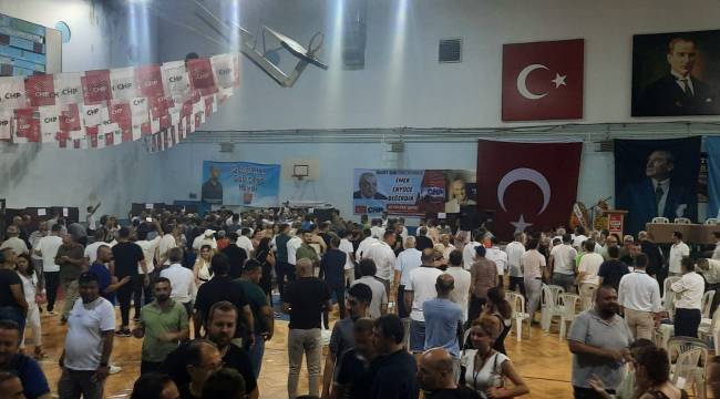 CHP Bornova Kongresinde zafer &quot;Mavi Liste&quot;nin