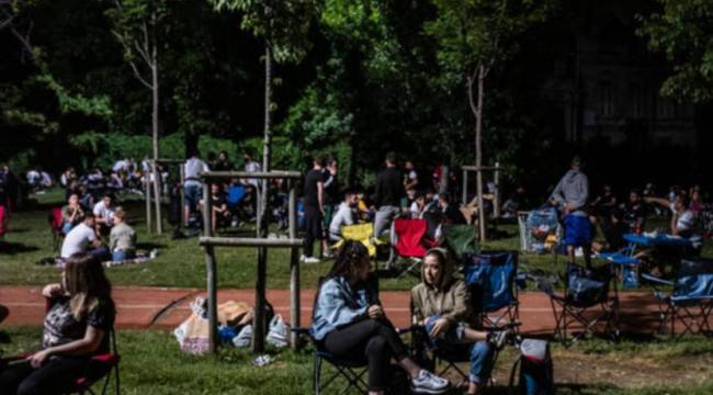 İstanbul Valiliği kentte açık alanda içki tüketimini yasakladı