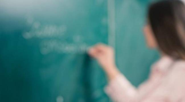 Bakan Tekin’den Öğretmenler Günü’nde her öğretmene bir önlük: &#039;Hediye değil dayatma&#039;