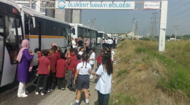 İzmir&#039;de Teknofest çileye döndü: Öğrenciler saatlerce yol kenarında bekletildi