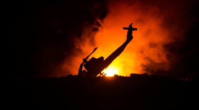 Pakistan’da askeri helikopter düştü