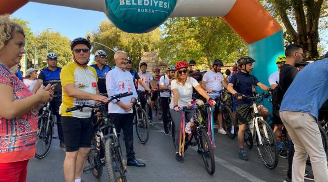 Rotaryenler Cumhuriyet ve bisiklet farkındalığı için pedal çevirdi
