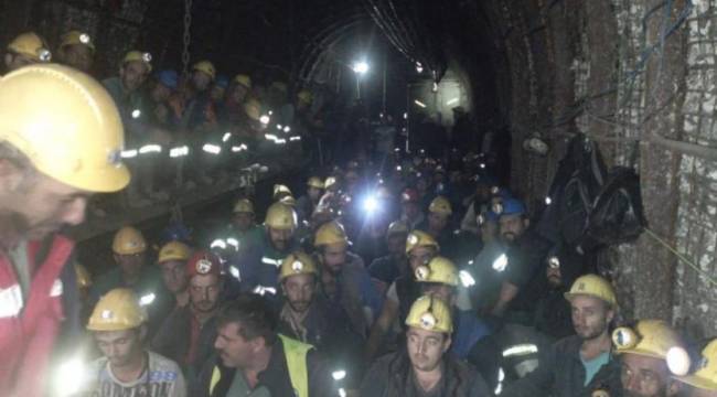 Yeraltında 3 gündür açlık grevindeler: Hastaneye kaldırılan işçiler var