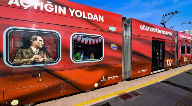 100’üncü yıla özel tramvaylar İzmir sokaklarında
