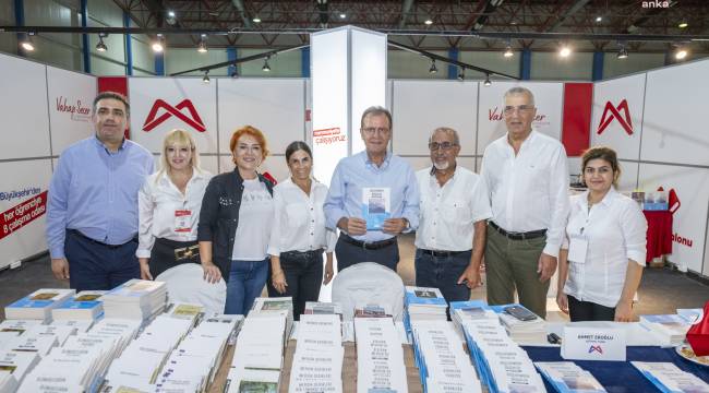 Başkan Seçer, 8'inci CNR Mersin Kitap Fuarı'nı Ziyaret Etti