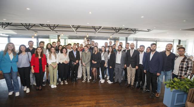 Cumhuriyet’in 100’üncü yılında meclis koltuklarında gençler ve çocuklar oturacak