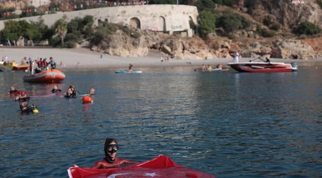 Dünya Rekortmeni Şahika Ercümen Antalya’da 100. Yıl için dalış yaptı