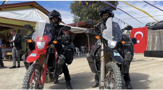 İşlerinden istifa eden sert çifti, dünyayı motosikletleriyle geziyor