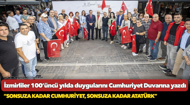 İzmirliler 100’üncü yılda duygularını Cumhuriyet Duvarına yazdı