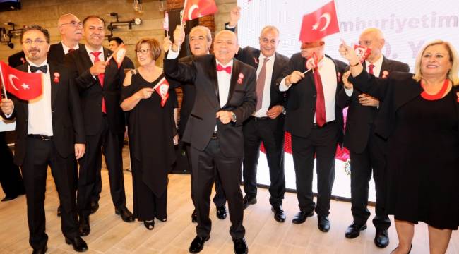 İZSİAD’dan 100. yıla yakışır Cumhuriyet Kutlaması