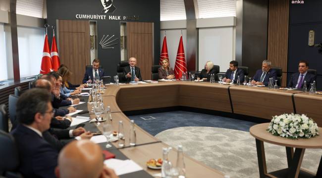 Kemal Kılıçdaroğlu, CHP Genel Merkezi'nde Bir Grup Partili Milletvekiliyle Bir Araya Geldi