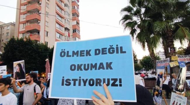 Öğrenciler yurdun dört bir yanında ayakta: 'Boyun eğme hayatına sahip çık'