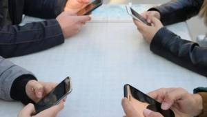 Öğrencilere vergisiz telefon kararı Resmi Gazete'de: 9 bin 500 lira ve 26 yaş sınırı