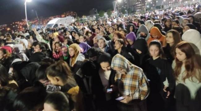 Sivas'ta KYK yurdunda yine öğrenci asansörde kaldı: Binlerce öğrenci sokağa döküldü