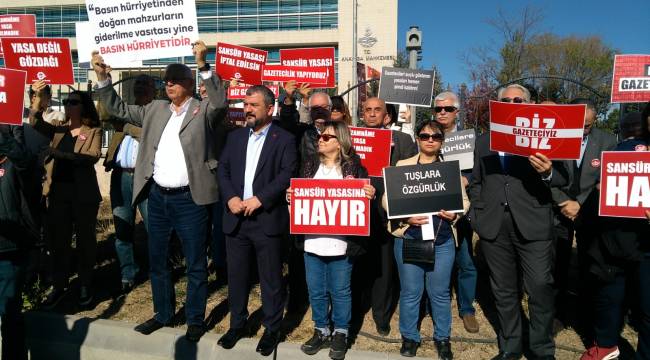 Gazeteciler AYM önünde adalet nöbetinde!