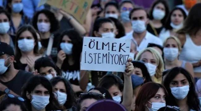 İzmir'de bir kadın boşanmak istediği erkek tarafından adliyede öldürüldü