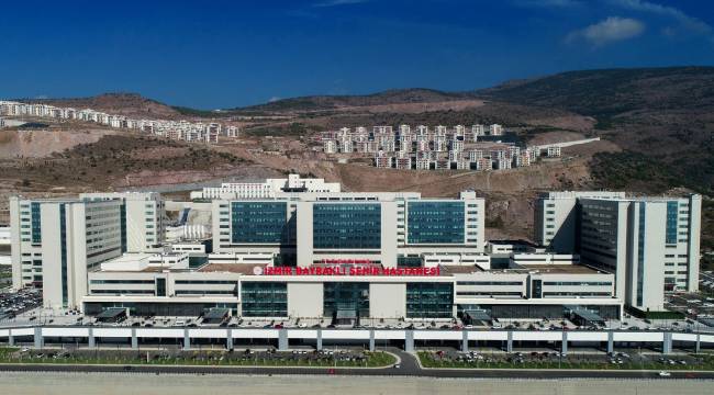 İzmir Şehir Hastanesi’nde kısa sürede üst düzey teknik ve deneyim gerektiren ameliyatlar yapıldı