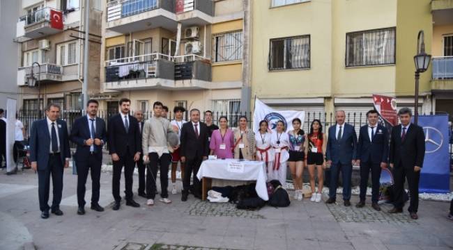 Öğrencilerden meslek tanıtımına büyük ilgi