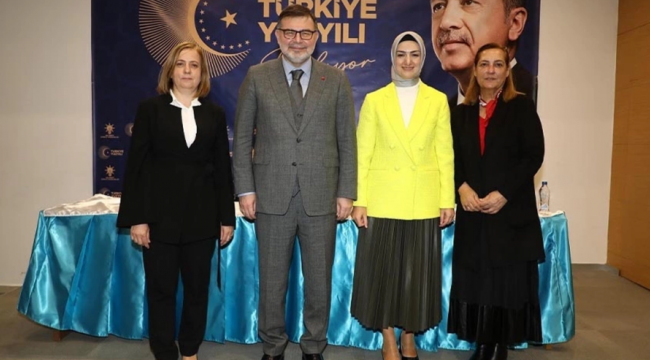 AK Parti İzmir Kadın Kolları’nda devir teslim töreni