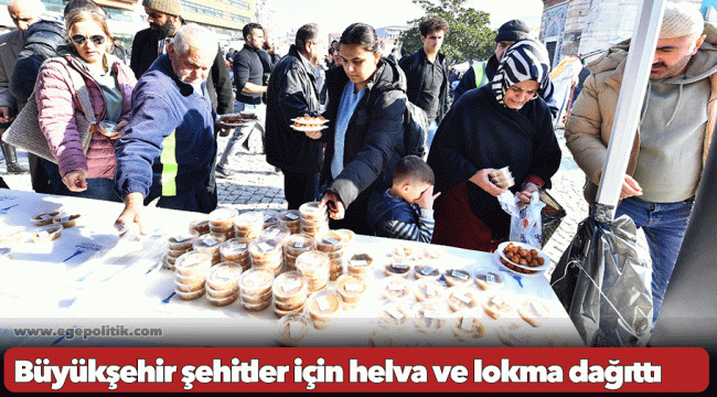 Büyükşehir şehitler için helva ve lokma dağıttı