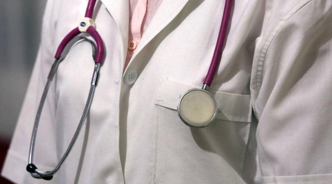 Hekim göçü sürüyor: 2023 yılında 3 bin 25 kişi yurt dışı için başvurdu