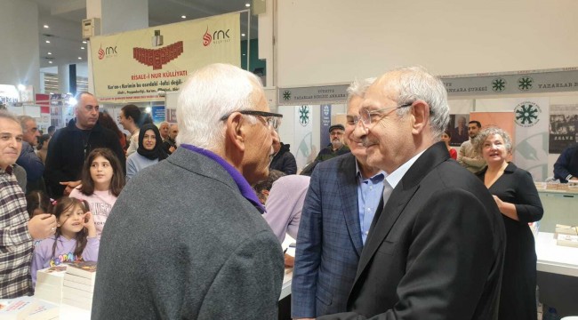 Kemal Kılıçdaroğlu, Ankara Kitap Fuarı'nda Ssk'da Beraber Çalıştığı Arkadaşı Zekai Özcan'ın "Siyaset Dedikleri: Hatıralarım" Kitabının İmza Gününe Katıldı