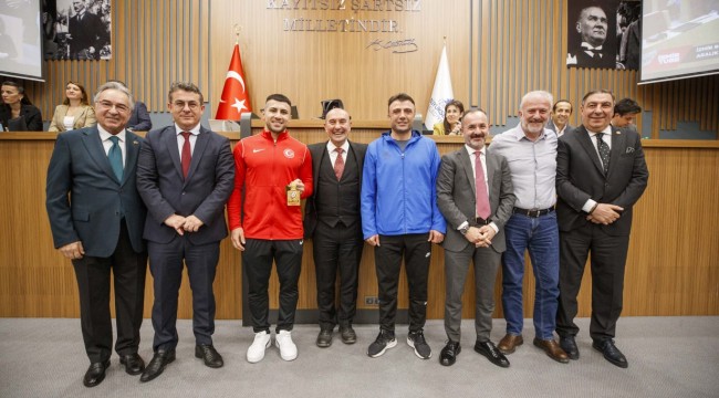 Kemeraltı esnafından 2024’te katı atık bedeli alınmayacak