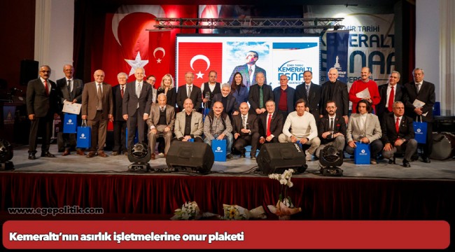 Kemeraltı’nın asırlık işletmelerine onur plaketi