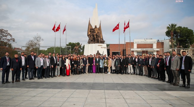 ÖZGÜR ÖZEL, CHP GENÇLİK KOLLARI İL BAŞKANLARI İLE MANİSA’NIN TARİHİ VE TURİSTİK BÖLGELERİNİ GEZDİ: "BU ÜLKEYİ CUMHURİYET'İN BÜTÜN DEĞERLERİNE SAHİP ÇIKARAK DÜNYANIN EN İLERİ ÜLKESİ YAPMAK İSTİYORUZ"