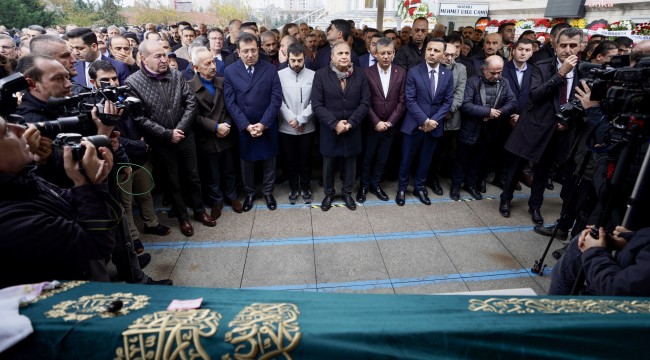 ÖZGÜR ÖZEL, SEYİT TORUN’UN KAYINVALİDESİNİN CENAZE TÖRENİNE KATILDI