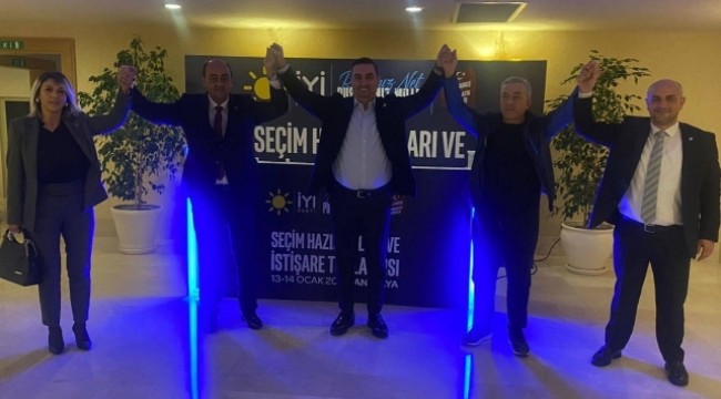 AK Parti'den istifa eden Belediye Başkanı Mustafa Gökhan Demirtaş İYİ Parti'ye geçti