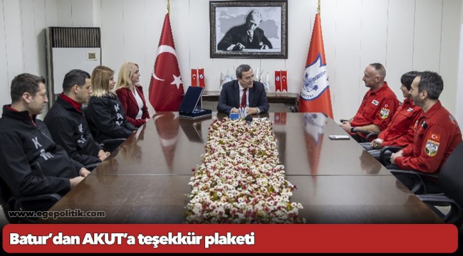 Batur’dan AKUT’a teşekkür plaketi