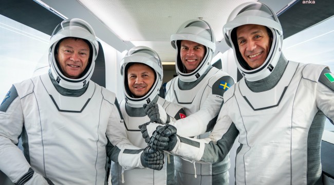 İLK TÜRK ASTRONOTU ALPER GEZERAVCI'NIN YER ALDIĞI ROKET, BAŞARIYLA FIRLATILDI