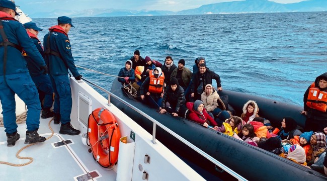 İzmir Açıklarında 9 Düzensiz Göçmen Yakalandı