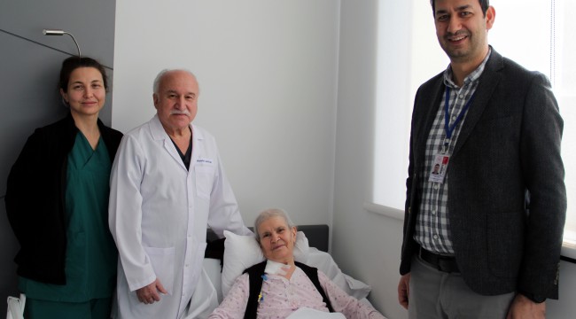 İzmir Şehir Hastanesi’nde İlk Defa Yumurtalık Kanserinde Batın İçi Sıcak Kemoterapi Uygulandı