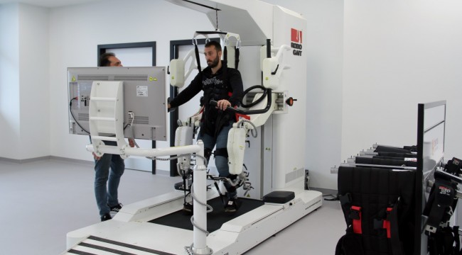 İzmir Şehir Hastanesi'nde Robotik Rehabilitasyon Cihazı Hizmete Girdi