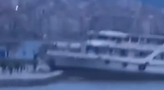 Konak'ta vapur karaya çıktı!