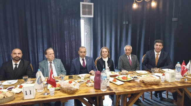 Anadolu Birliği&#039;nden ses getiren toplantı