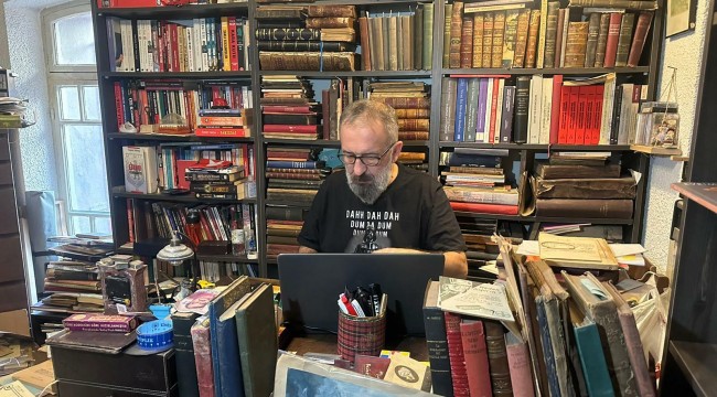 İzmirli Sahaf İle Fransız Moda Devi &#039;Hermes&#039; İle Karşı Karşıya