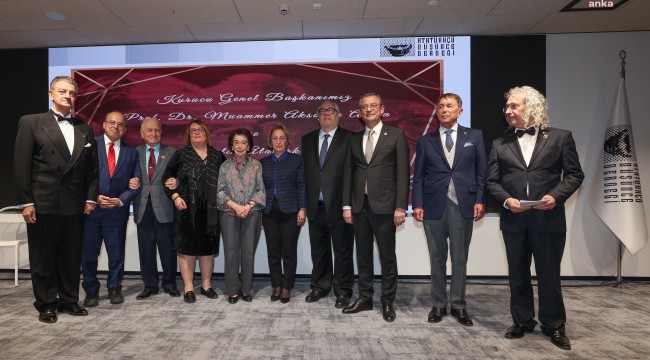 Özgür Özel: Herkes şunu bilsin ki birileri CHP’nin yaşayan ya da hayatta olmayan genel başkanlarına vefa gösterecekse, bu vefanın bir tane tarifi var. Onların partisini iktidar yapacağız