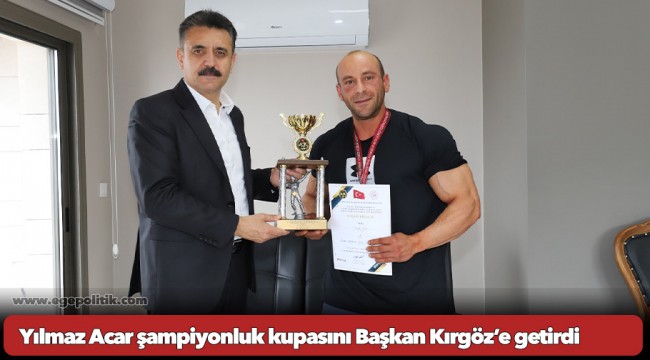 Çandarlı’nın gururu Yılmaz Acar şampiyonluk kupasını Başkan Kırgöz’e getirdi