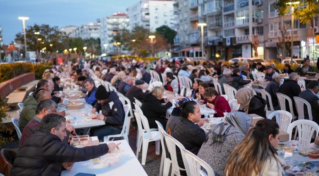 Çiftçioğlu’ndan Karşıyakalı çocukları ve ailelerini sevindiren projeler